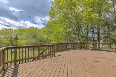 Spacious Outdoor Deck